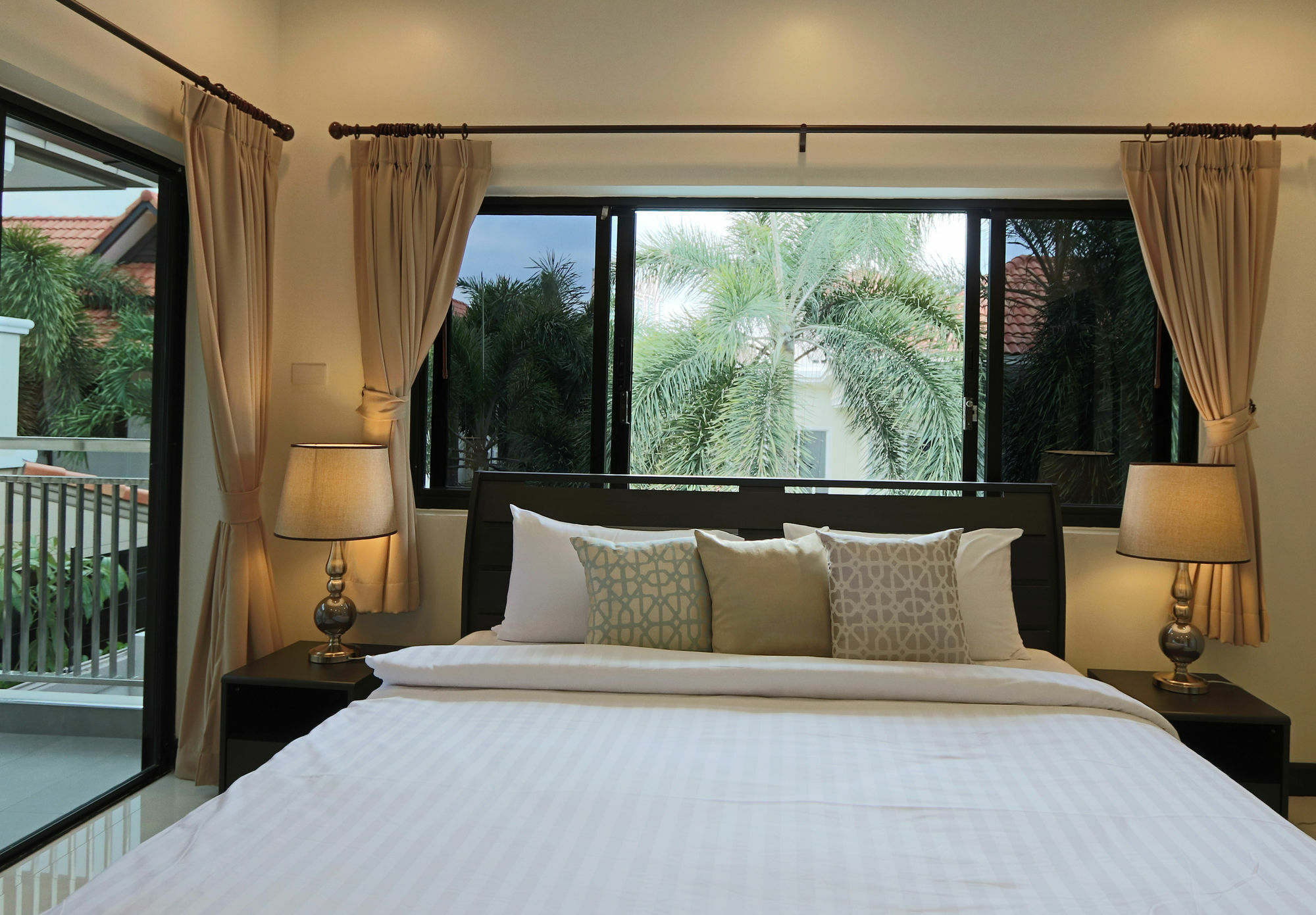 Pattaya Holiday Villas バーンラムン エクステリア 写真