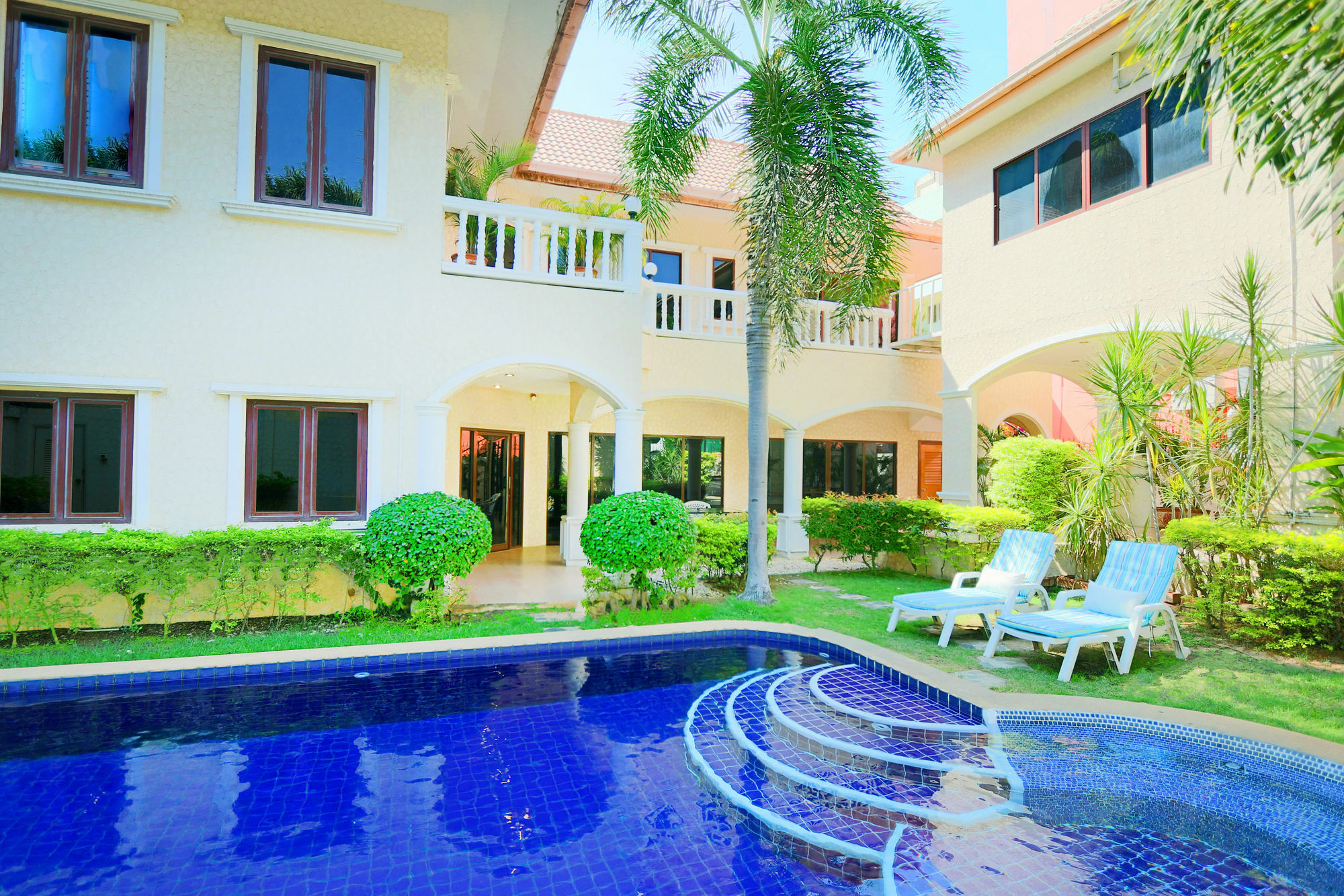 Pattaya Holiday Villas バーンラムン エクステリア 写真
